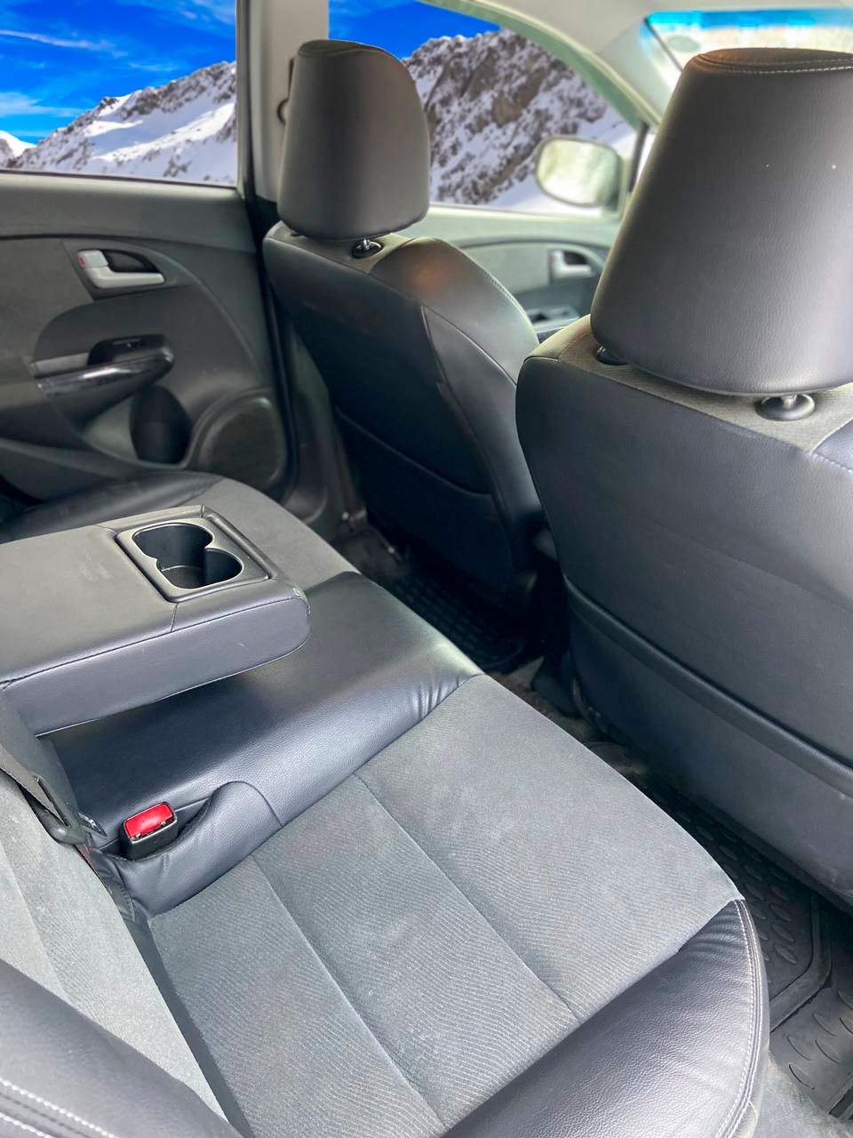 Аренда Honda Insigh Hybrid 2012