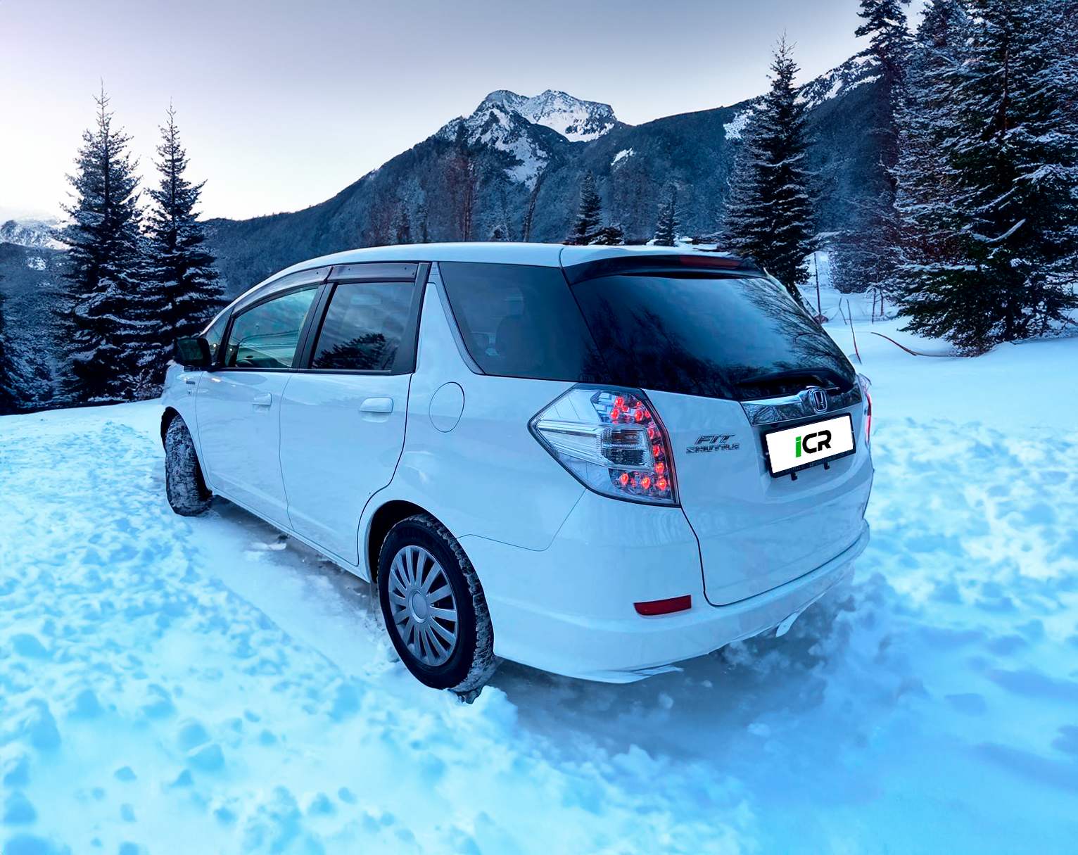 Аренда Honda Fit Shuttle Hybrid 2012