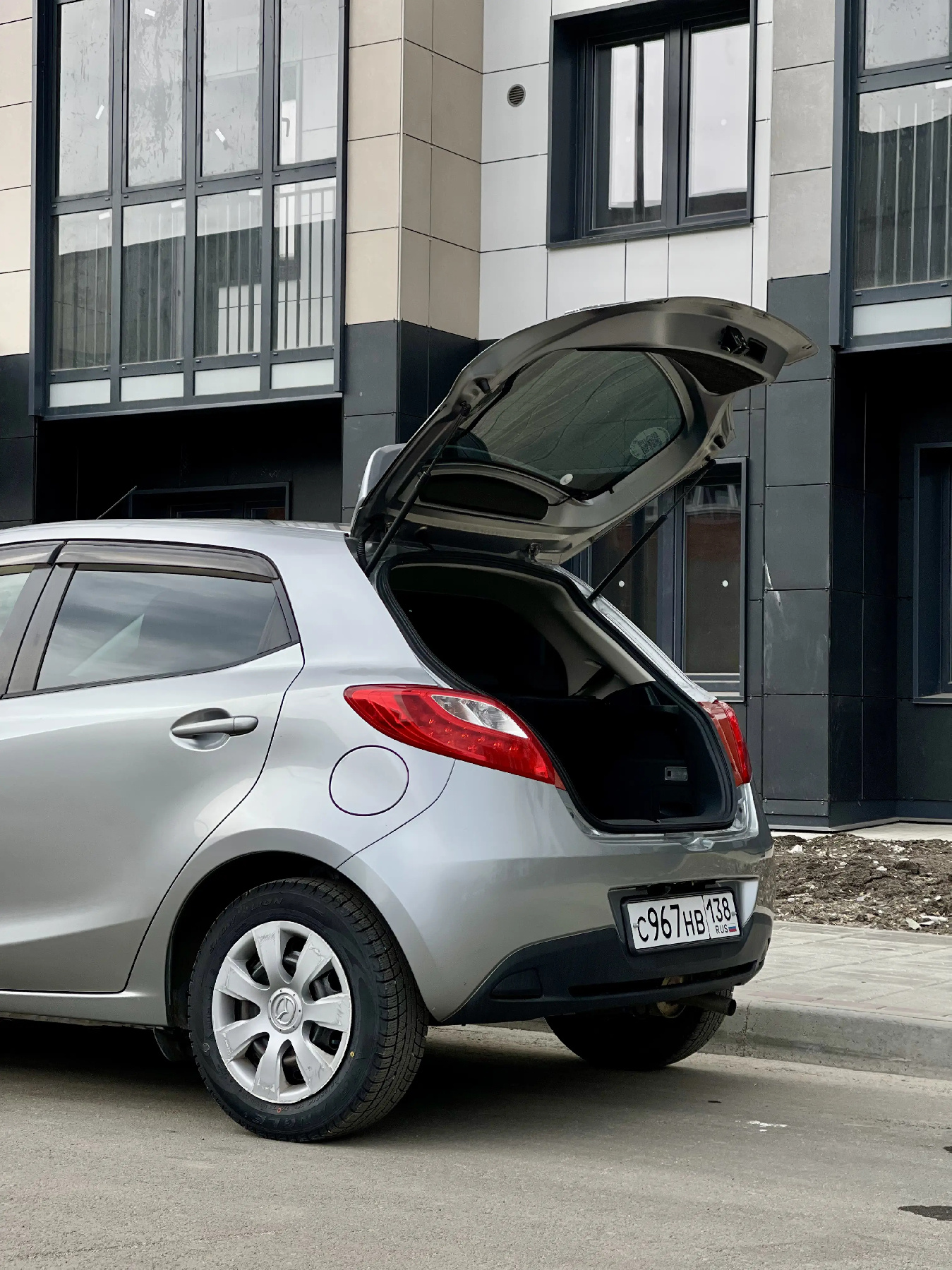 Аренда Mazda Demio 2012