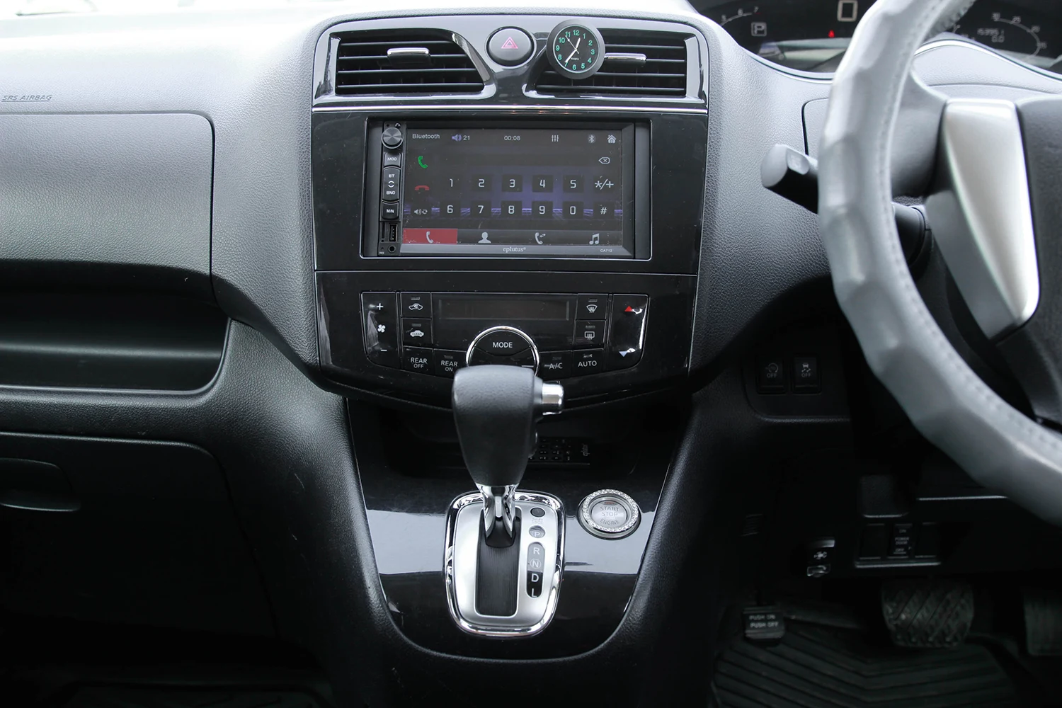 Аренда Nissan Serena 2012