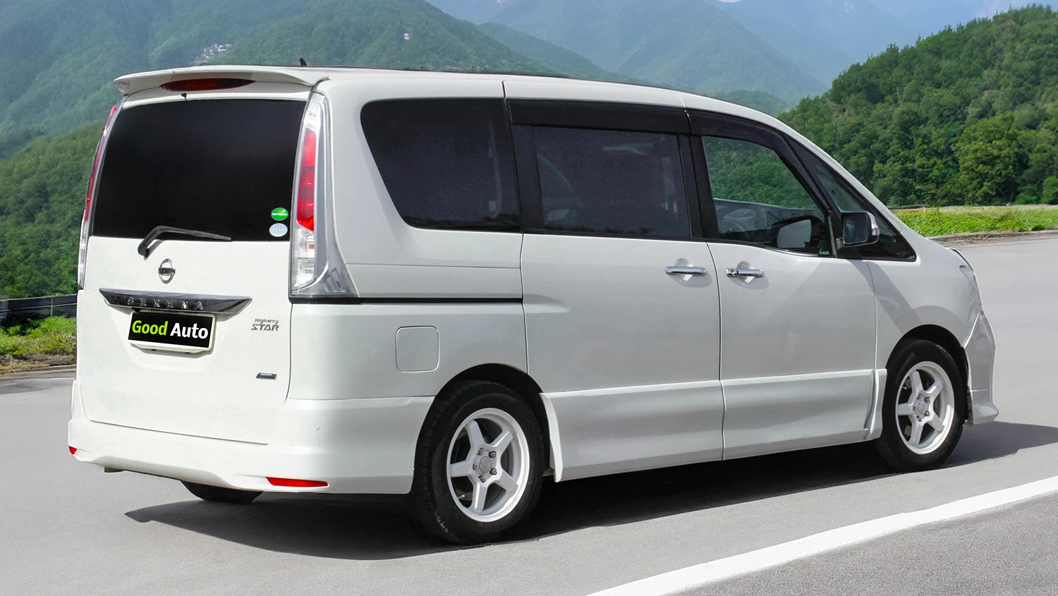 Аренда Nissan Serena 2012