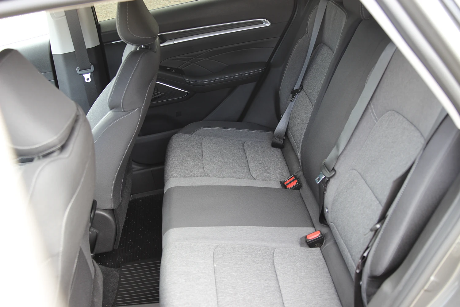 Аренда Geely Emgrand gray 2023