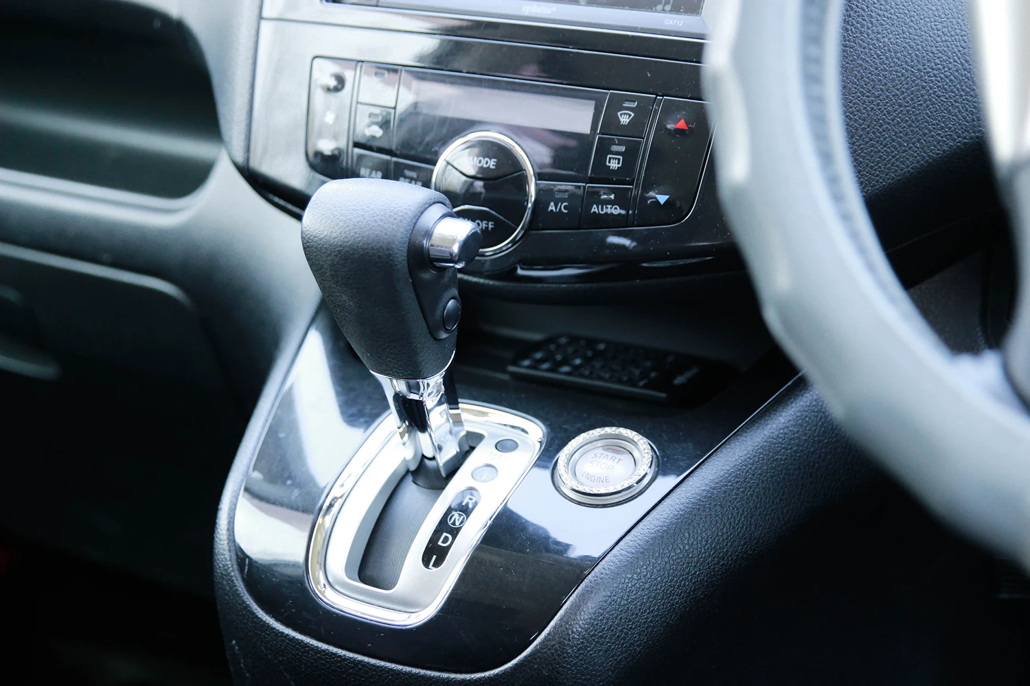 Аренда Nissan Serena 2012