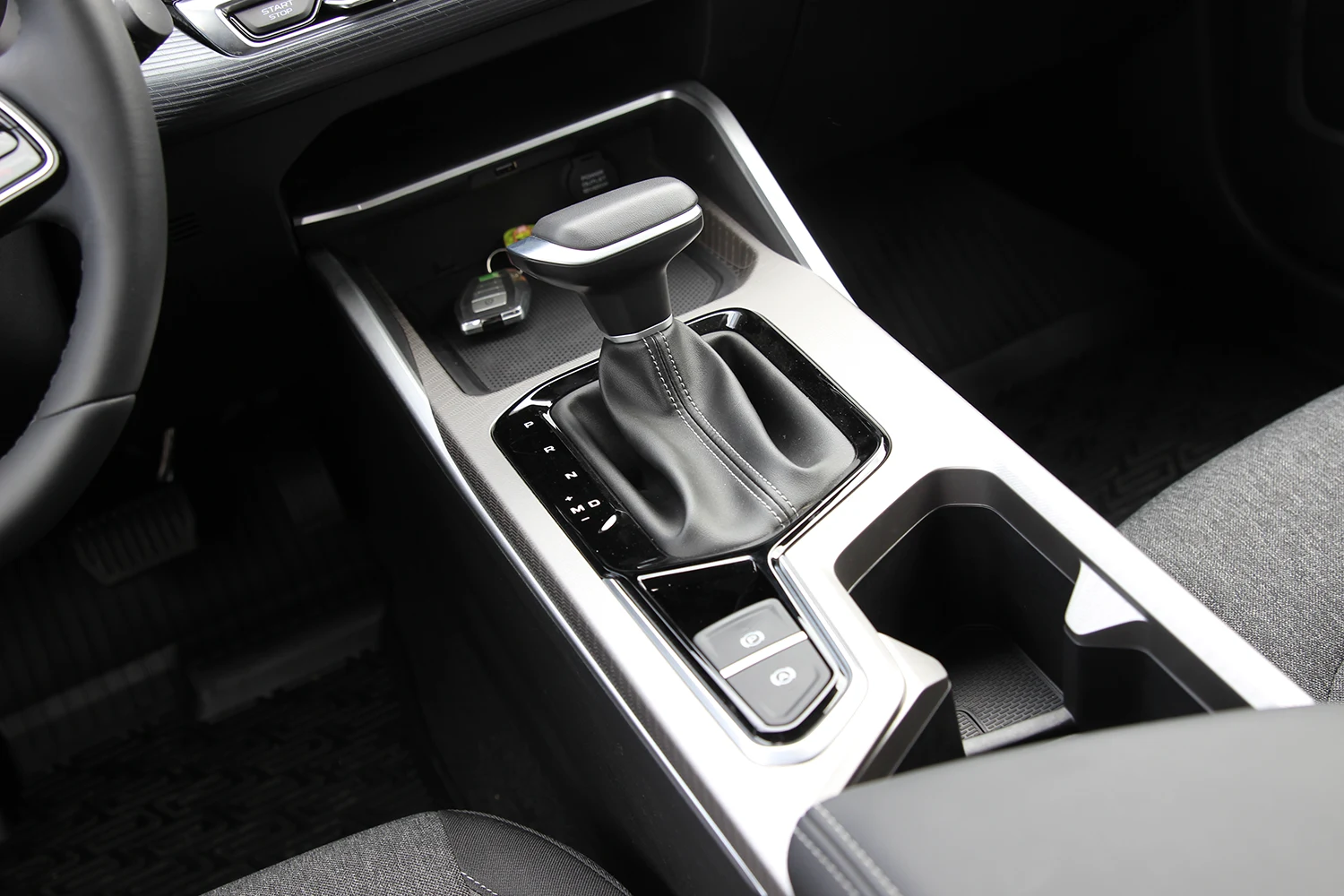 Аренда Geely Emgrand gray 2023