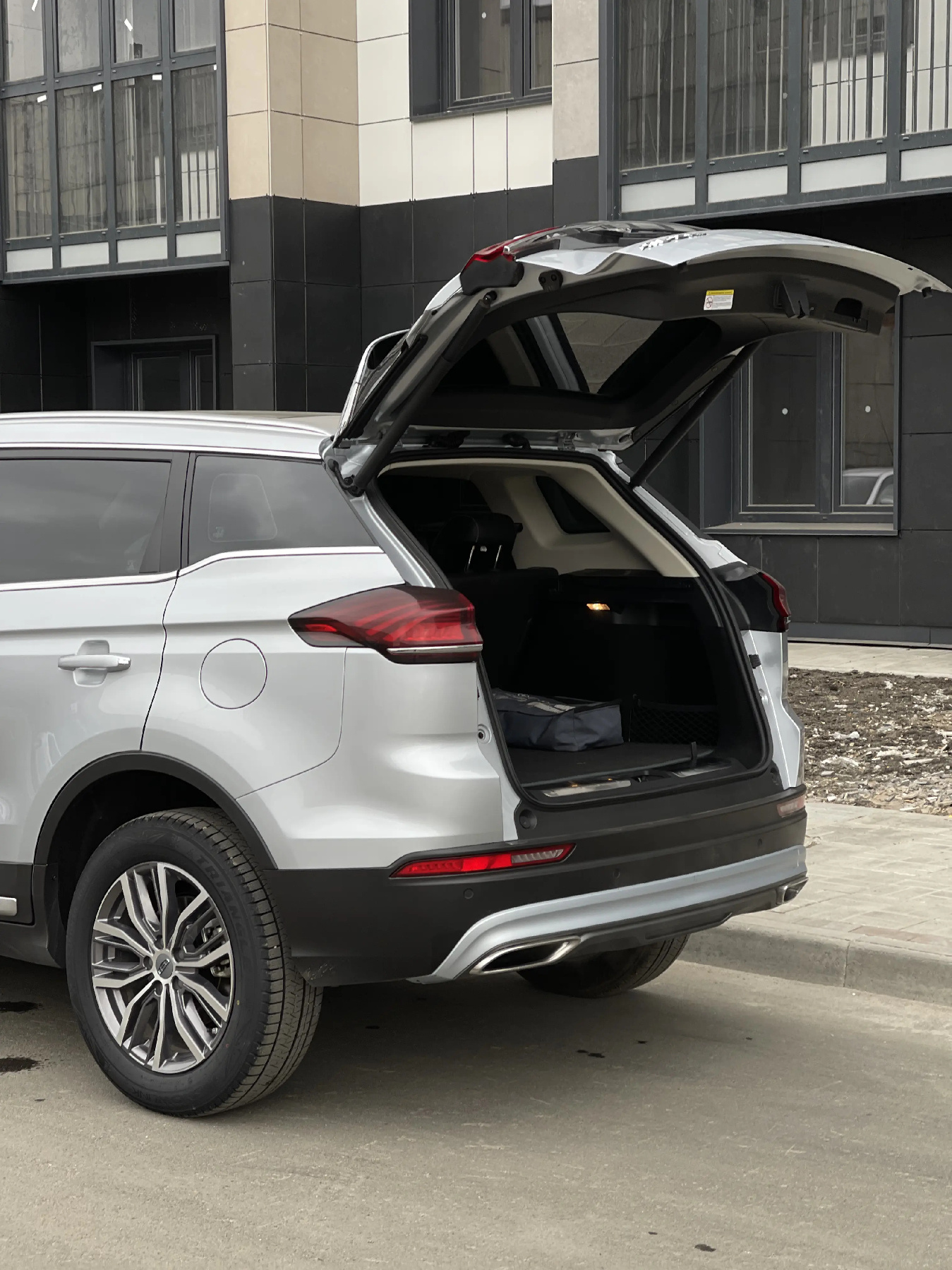 Аренда Geely Atlas PRO 2023