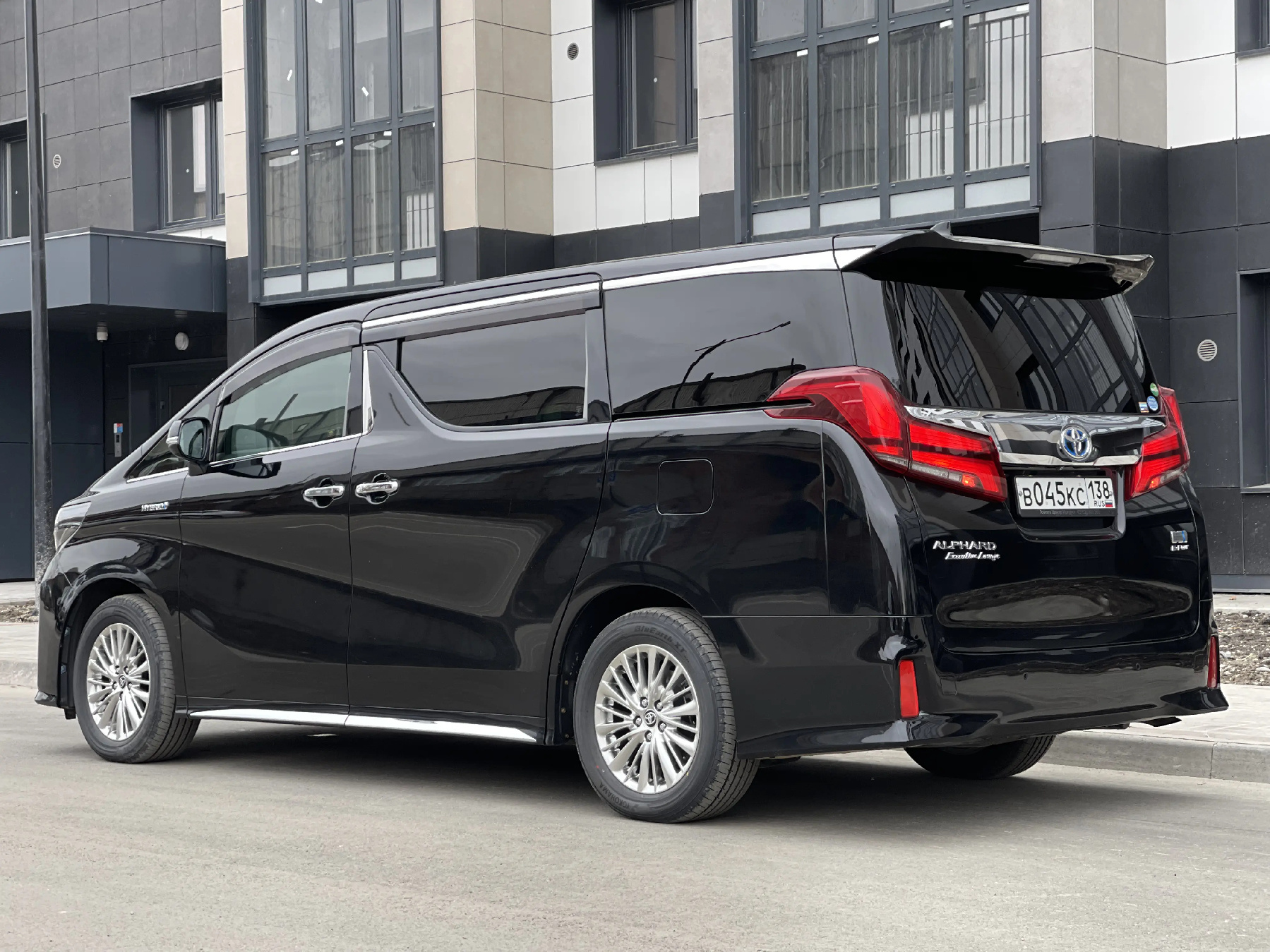 Аренда Toyota Alphard Hybrid
