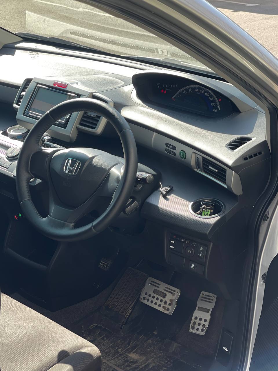 Аренда Honda Freed Spike