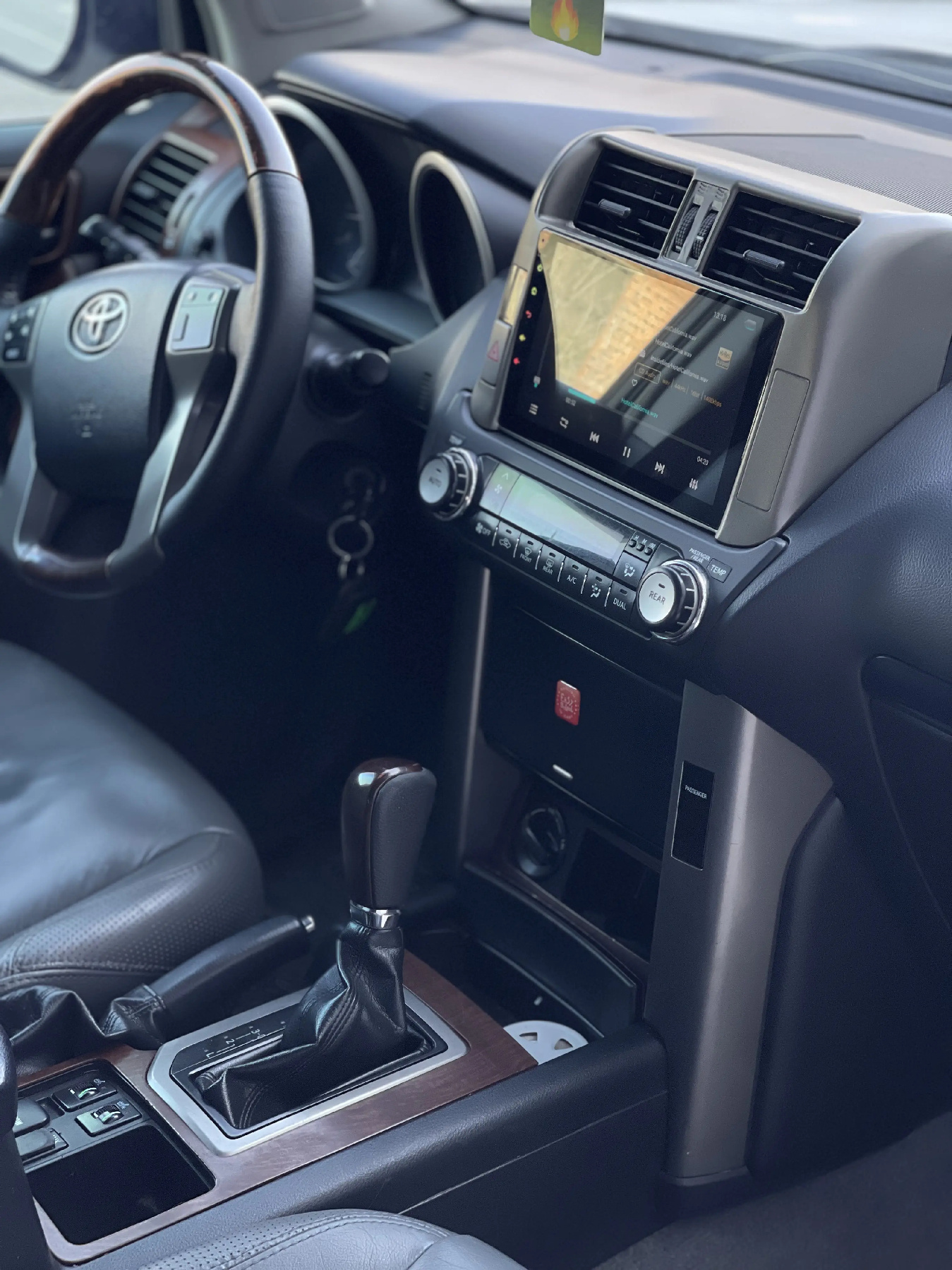 Аренда Toyota Land Cruiser Prado 150 white