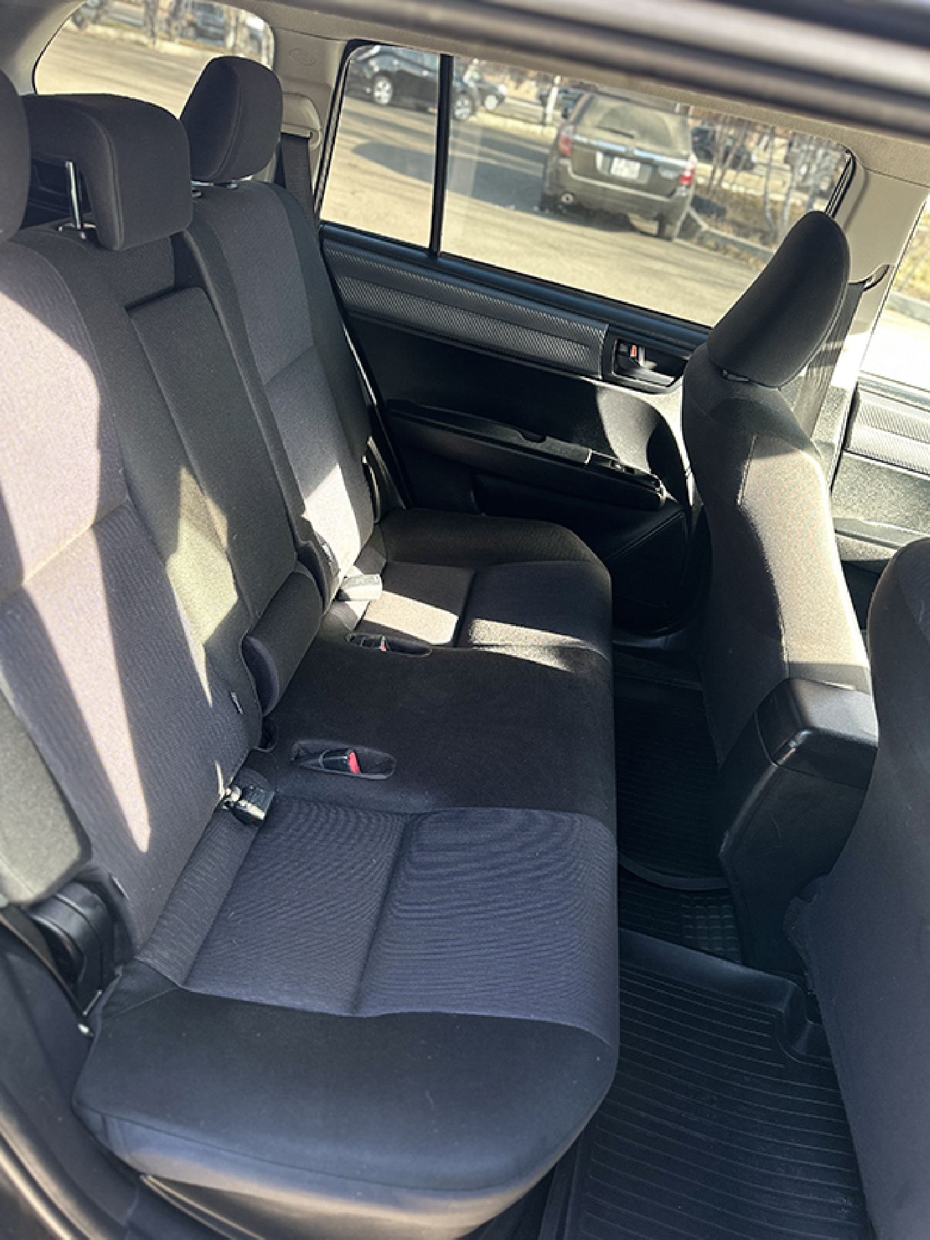 Аренда Toyota Corolla Fielder Hybrid 2014