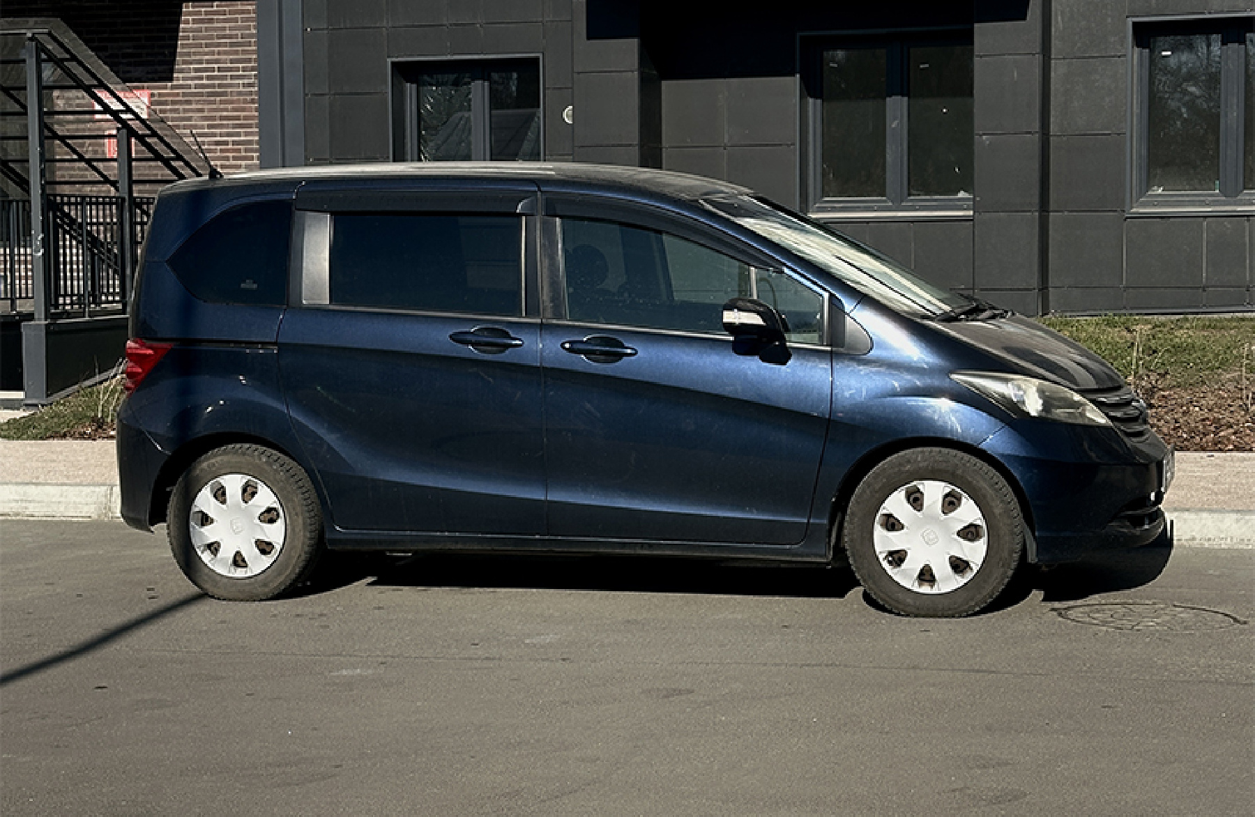 Аренда Honda Freed 2011 Blue