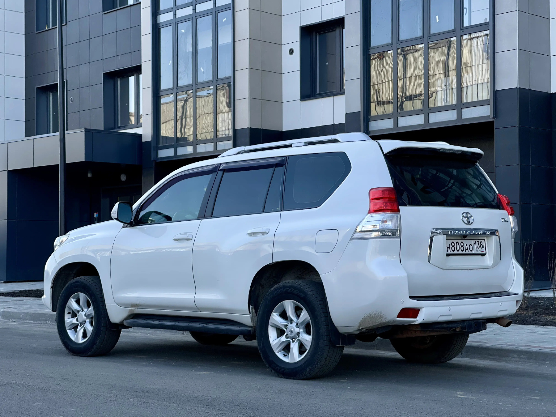 Аренда Toyota Land Cruiser Prado 150 white