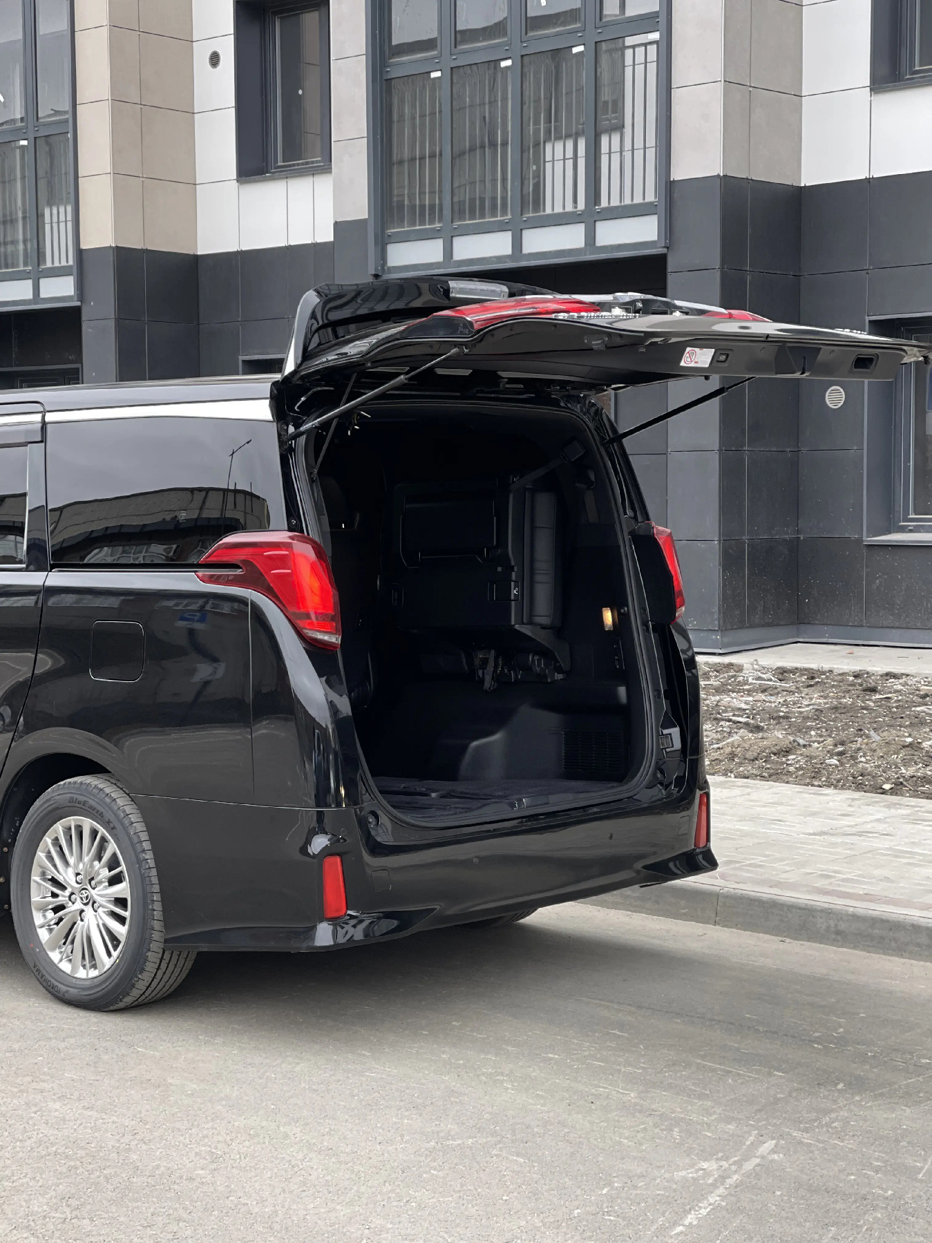 Аренда Toyota Alphard Hybrid