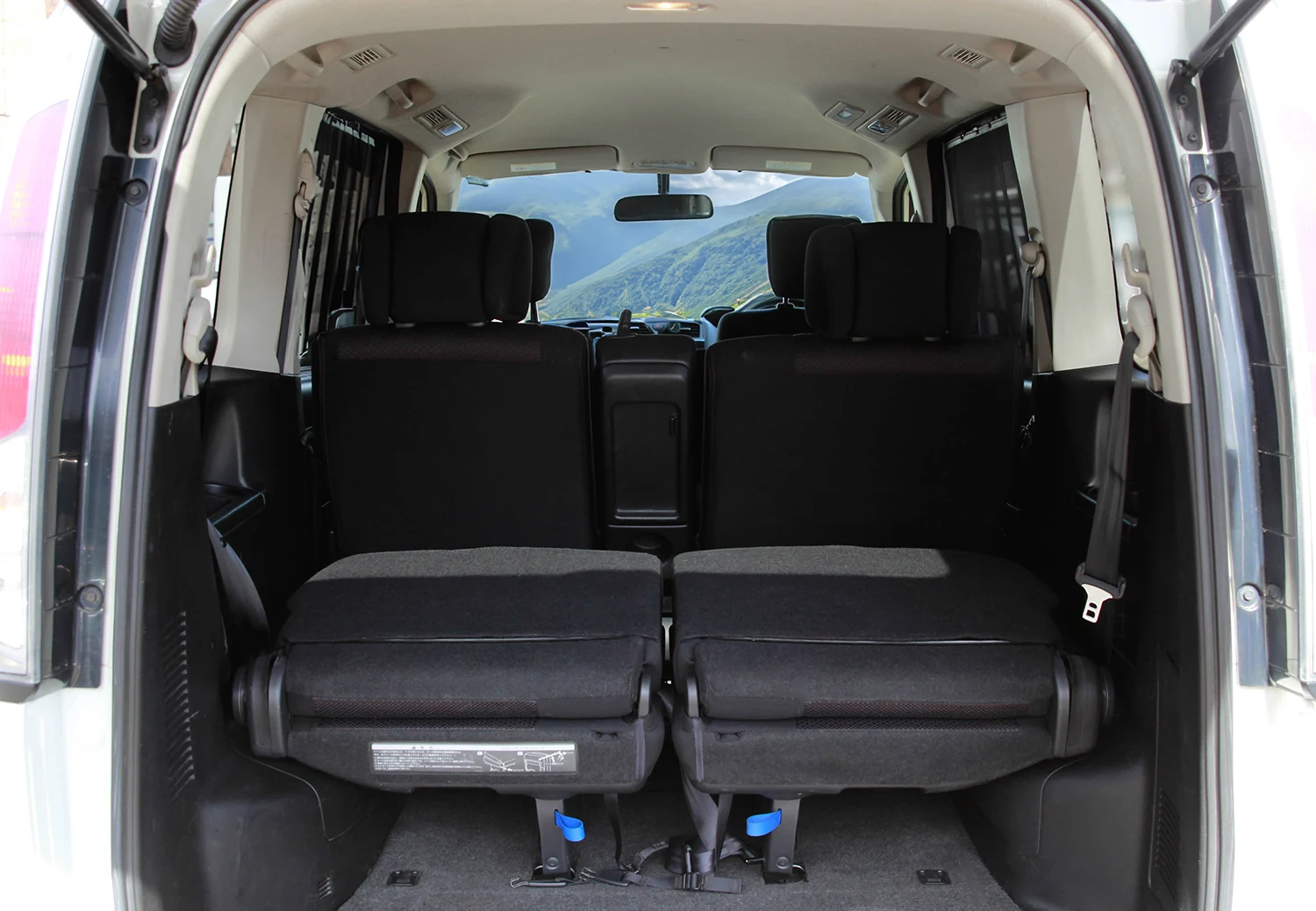 Аренда Nissan Serena 2012