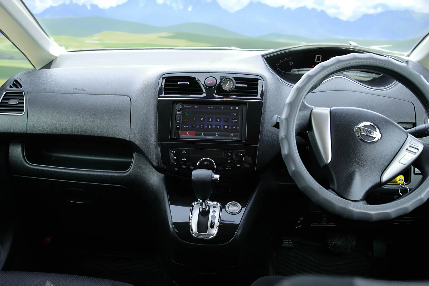 Аренда Nissan Serena 2012