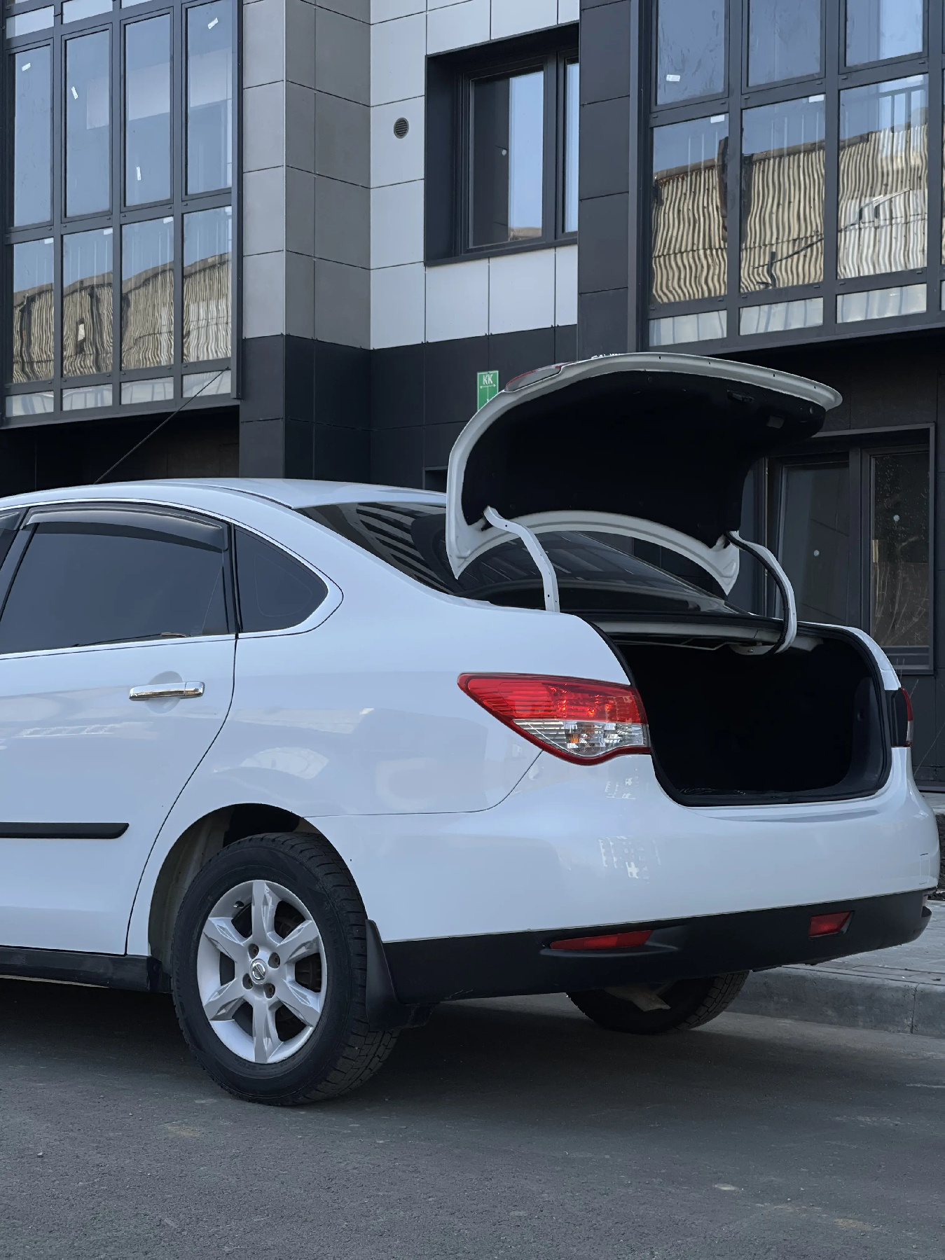 Аренда Nissan Almera 2015