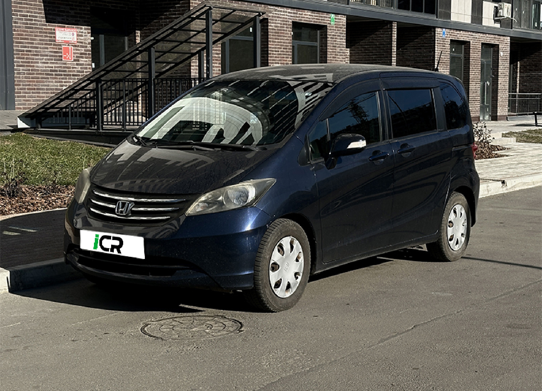 Аренда Honda Freed 2011 Blue