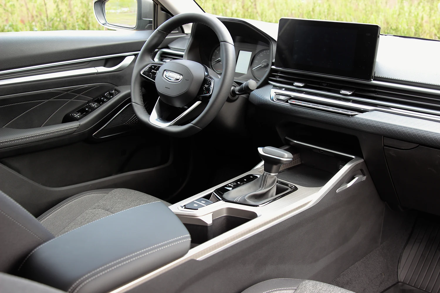 Аренда Geely Emgrand gray 2023