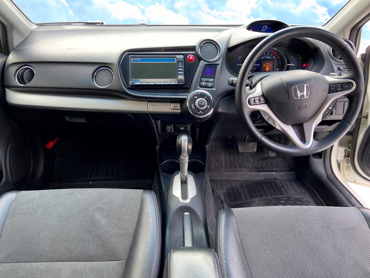 Аренда Honda Insigh Hybrid 2012