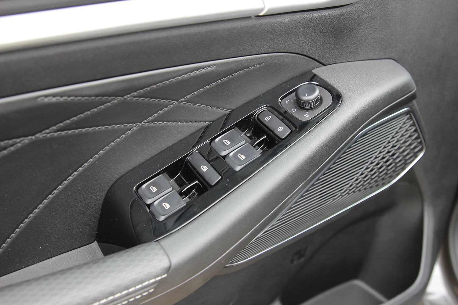 Аренда Geely Emgrand gray 2023