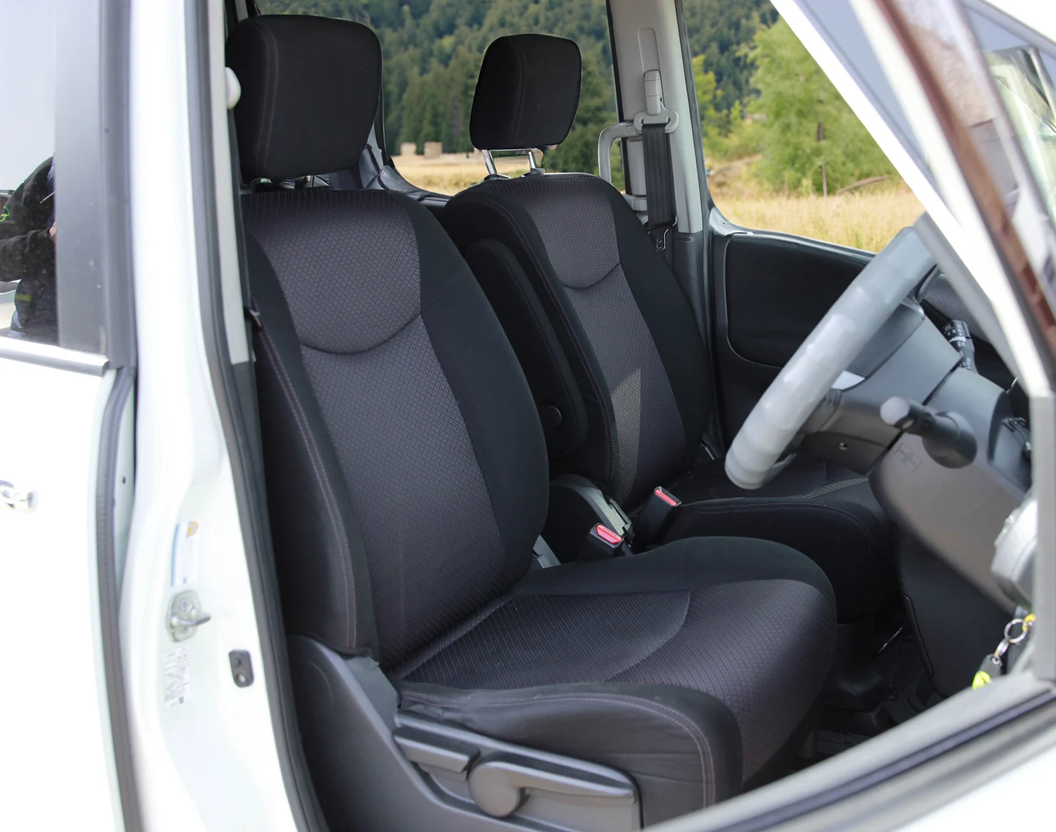 Аренда Nissan Serena 2012