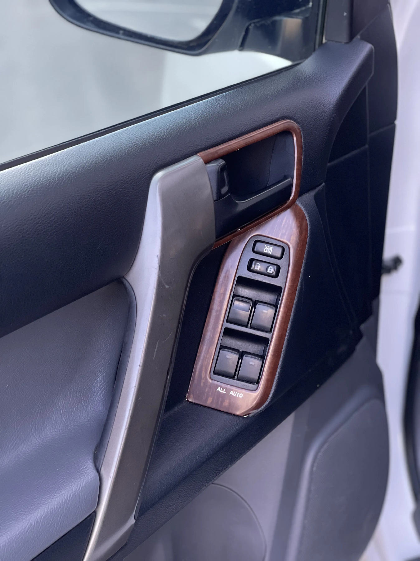 Аренда Toyota Land Cruiser Prado 150 white