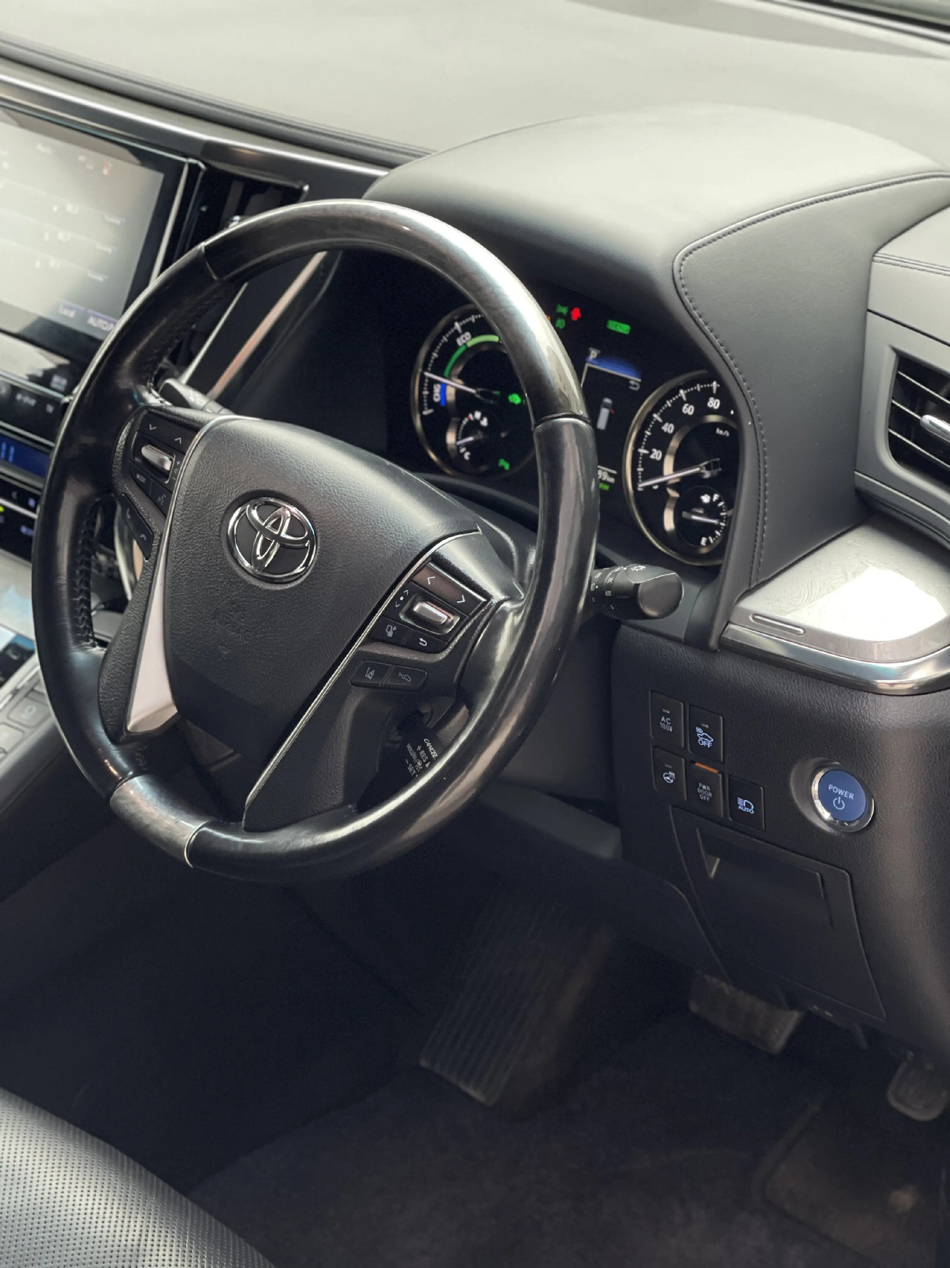 Аренда Toyota Alphard Hybrid