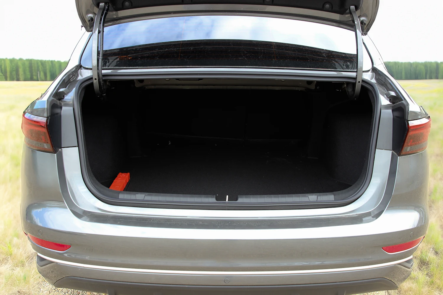 Аренда Geely Emgrand gray 2023