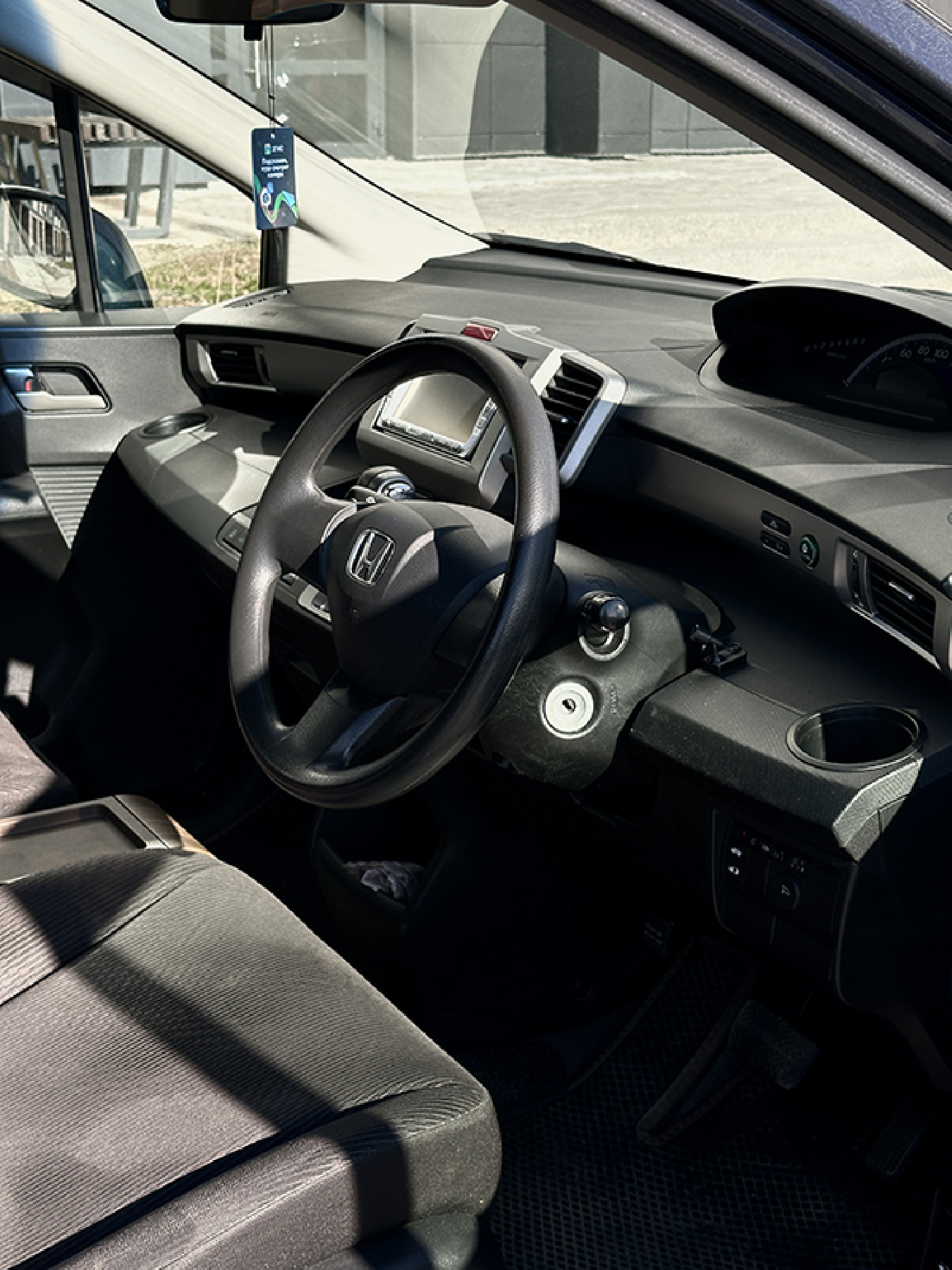 Аренда Honda Freed 2011 Blue