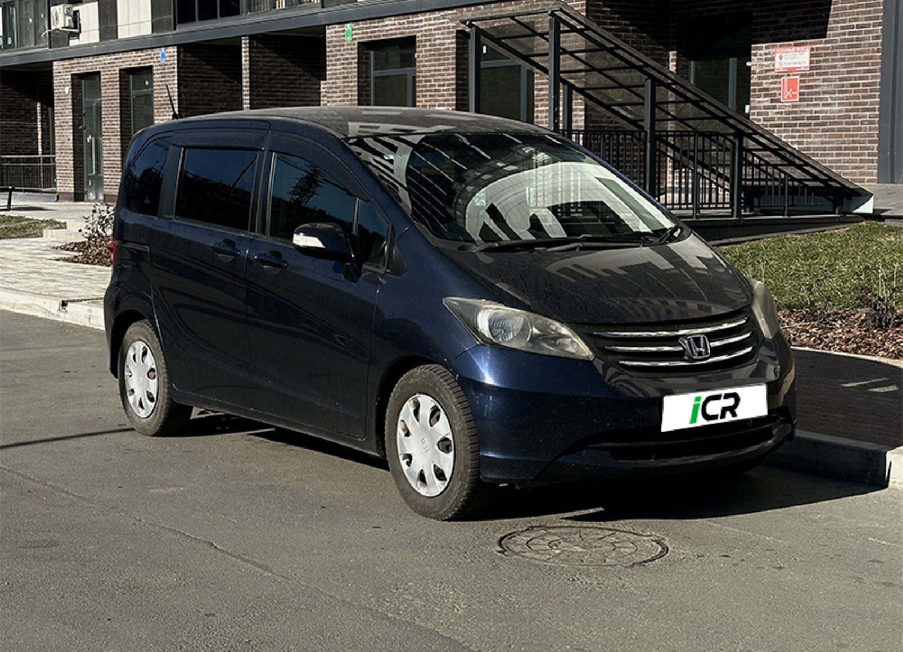 Аренда Honda Freed 2011 Blue