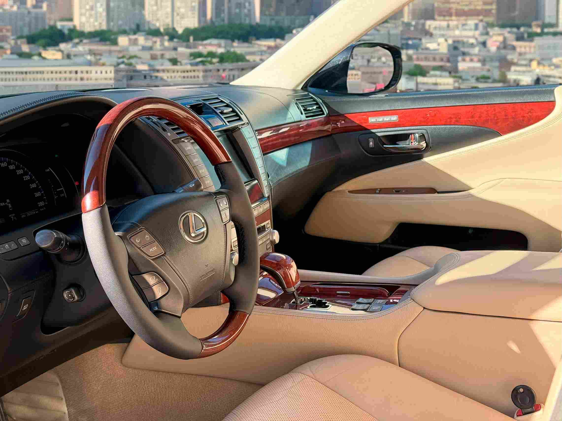 Аренда Lexus LS 600h